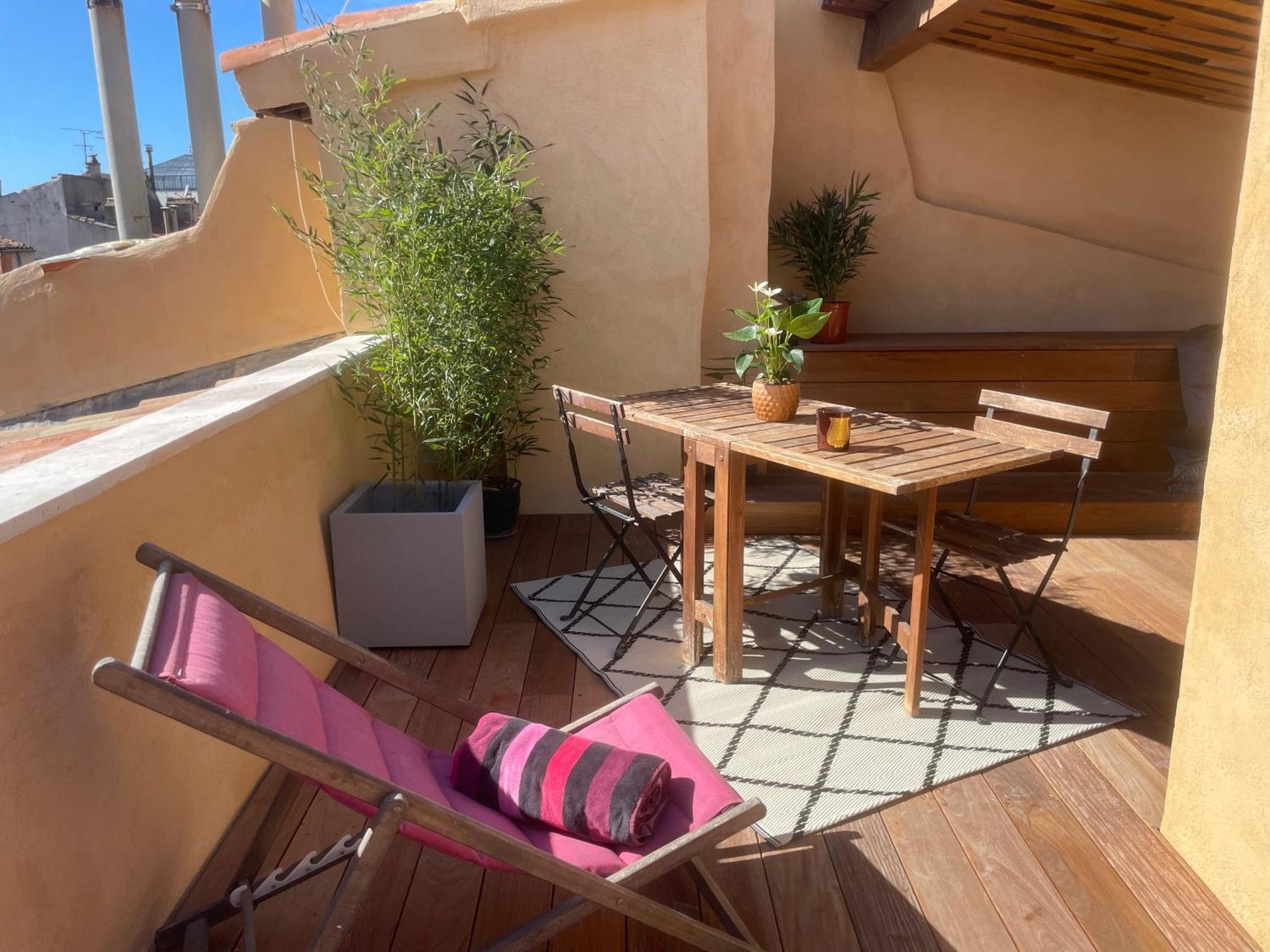 Le Pigeonnier - Un Voyage En Provence Apartment เอ็ก-ซอง-โพรวองซ์ ภายนอก รูปภาพ